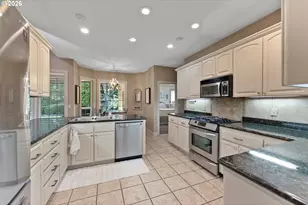 2402 NW Canterbury Dr, Roseburg, OR 97471 - Photo 3