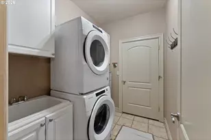 2402 NW Canterbury Dr, Roseburg, OR 97471 - Photo 33