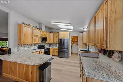 87527 Rhodowood Dr, Florence, OR 97439 - Photo 11