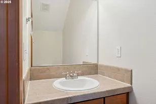 17209 SE Stephens St, Portland, OR 97233 - Photo 9