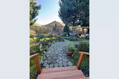 1256 Frogs Leap Ln, Eugene, OR 97404 - Photo 37