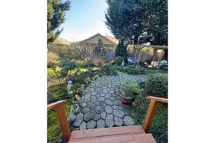 1256 Frogs Leap Ln, Eugene, OR 97404 - Photo 37