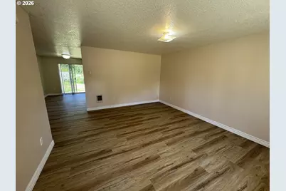 1108 S 11th Ave, Kelso, WA 98626 - Photo 5