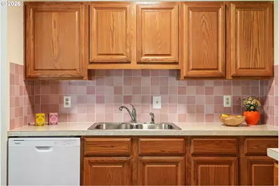 9006 N Gilbert Ave, Portland, OR 97203 - Photo 13
