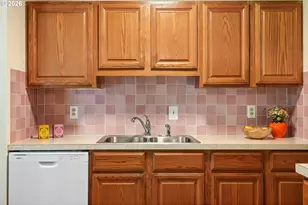 9006 N Gilbert Ave, Portland, OR 97203 - Photo 13
