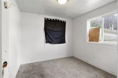 593 NW Sweetbrier Ave, Roseburg, OR 97471 - Photo 23