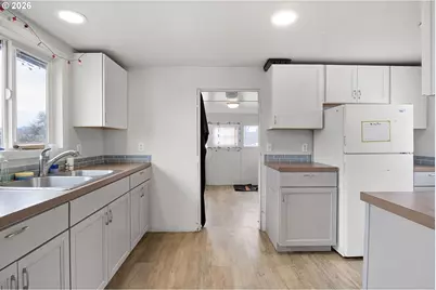 593 NW Sweetbrier Ave, Roseburg, OR 97471 - Photo 15