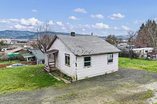 593 NW Sweetbrier Ave, Roseburg, OR 97471 - Photo 7