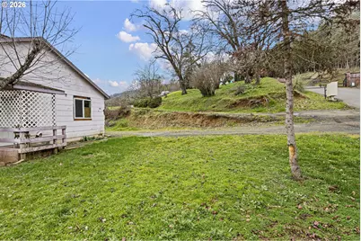 593 NW Sweetbrier Ave, Roseburg, OR 97471 - Photo 35