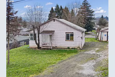 593 NW Sweetbrier Ave, Roseburg, OR 97471 - Photo 5