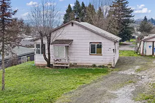 593 NW Sweetbrier Ave, Roseburg, OR 97471 - Photo 5