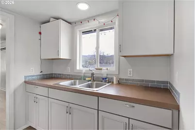 593 NW Sweetbrier Ave, Roseburg, OR 97471 - Photo 19