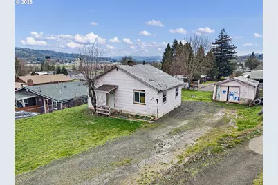 593 NW Sweetbrier Ave, Roseburg, OR 97471 - Photo 3