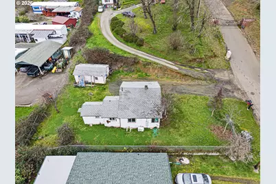 593 NW Sweetbrier Ave, Roseburg, OR 97471 - Photo 9