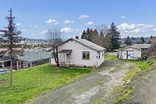 593 NW Sweetbrier Ave, Roseburg, OR 97471 - Photo 1