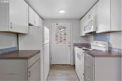 593 NW Sweetbrier Ave, Roseburg, OR 97471 - Photo 17