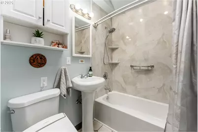 2209 NE 108th Ave, Portland, OR 97220 - Photo 17