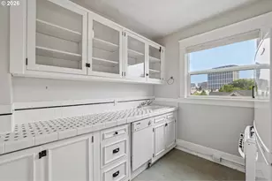 1631 NW Everett St, Portland, OR 97209 - Photo 13