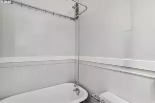 1631 NW Everett St, Portland, OR 97209 - Photo 23