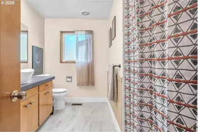 943 Oregon Way, Woodburn, OR 97071 - Photo 25