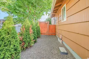 943 Oregon Way, Woodburn, OR 97071 - Photo 35