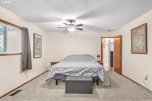 943 Oregon Way, Woodburn, OR 97071 - Photo 15