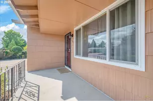 943 Oregon Way, Woodburn, OR 97071 - Photo 3