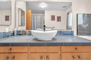 943 Oregon Way, Woodburn, OR 97071 - Photo 27