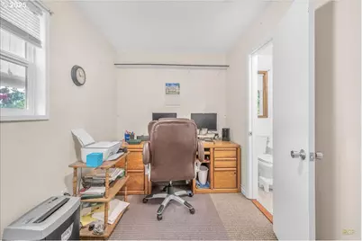 943 Oregon Way, Woodburn, OR 97071 - Photo 19