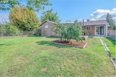 943 Oregon Way, Woodburn, OR 97071 - Photo 33