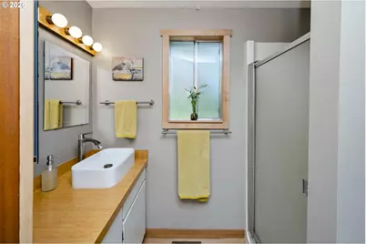 5747 NE Ainsworth St, Portland, OR 97218 - Photo 17
