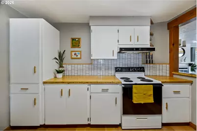 5747 NE Ainsworth St, Portland, OR 97218 - Photo 11