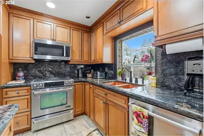 16867 Wight Ln, Lake Oswego, OR 97035 - Photo 17