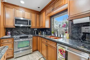 16867 Wight Ln, Lake Oswego, OR 97035 - Photo 17
