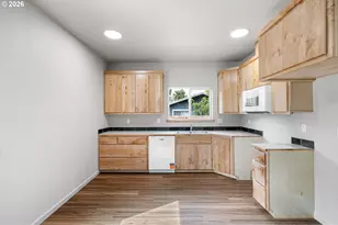 1723 S 6th St, Cottage Grove, OR 97424 - Photo 13