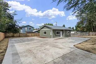 1723 S 6th St, Cottage Grove, OR 97424 - Photo 3