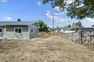 1723 S 6th St, Cottage Grove, OR 97424 - Photo 9