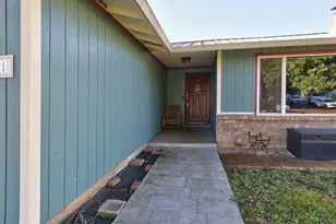 211 NE Kingwood St, McMinnville, OR 97128 - Photo 3