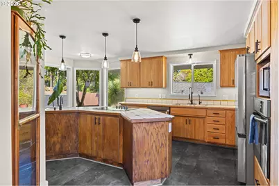 1617 Oak St, North Bend, OR 97459 - Photo 9