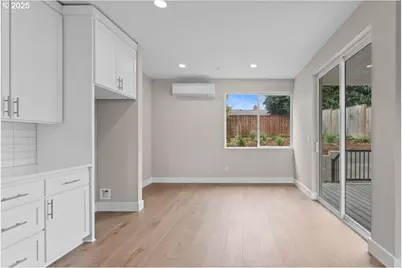 9822 SW 34th Pl, Portland, OR 97219 - Photo 11