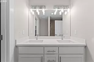 9822 SW 34th Pl, Portland, OR 97219 - Photo 17