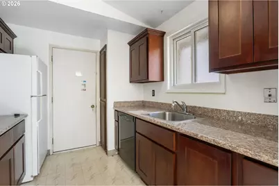 3909 SW Wilbard St, Portland, OR 97219 - Photo 11