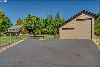 39125 Easton Ln, Springfield, OR 97478 - Photo 3