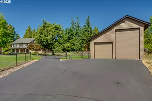 39125 Easton Ln, Springfield, OR 97478 - Photo 3