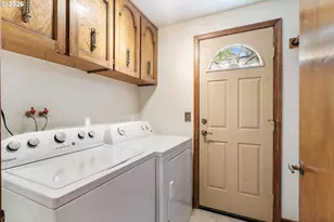 1105 SW 10th Dr, Gresham, OR 97080 - Photo 35
