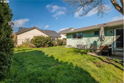 992 Candlelight Dr, Eugene, OR 97402 - Photo 31