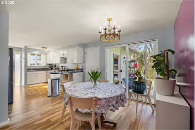 992 Candlelight Dr, Eugene, OR 97402 - Photo 15