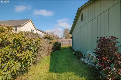 992 Candlelight Dr, Eugene, OR 97402 - Photo 33