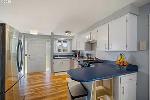 992 Candlelight Dr, Eugene, OR 97402 - Photo 7