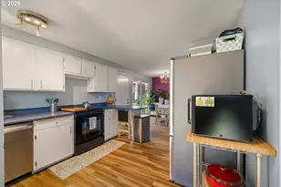 992 Candlelight Dr, Eugene, OR 97402 - Photo 9